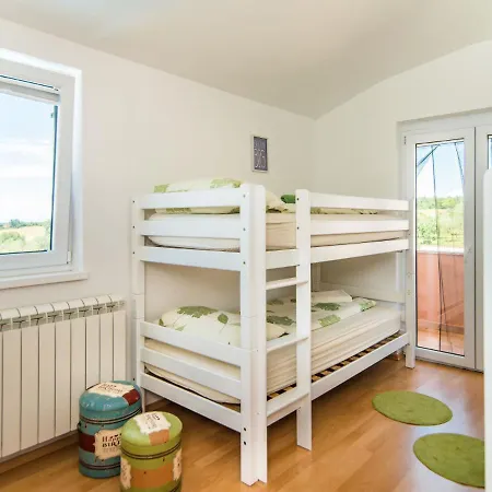 Casa de Férias Holiday Home Karoli - Kst256 Kaštelir