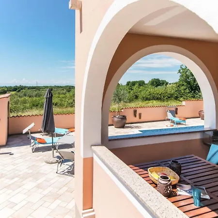 Casa de Férias Holiday Home Karoli - Kst256 Kaštelir